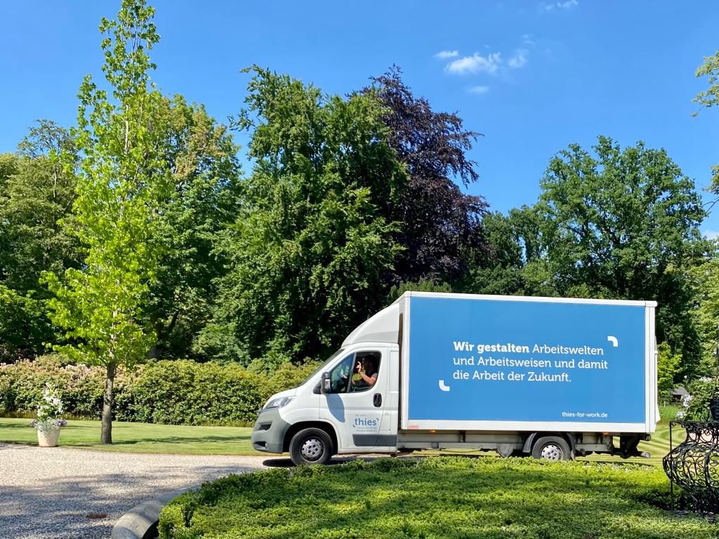 Auslieferung Büromöbel