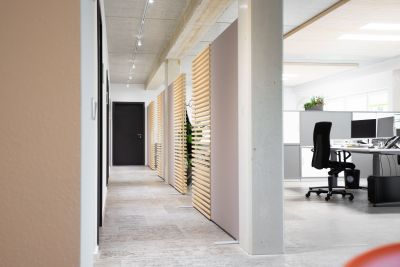 Akustiklösung in Form von Stellwänden