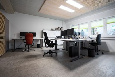 Ergonomische Teamarbeitsplatzlösung mit Stauraum