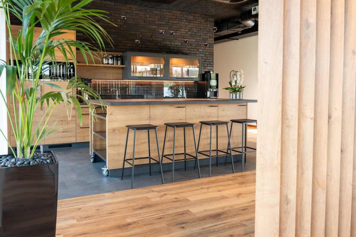 Am Abend bietet das Work Café einen repräsentativen Eventbereich