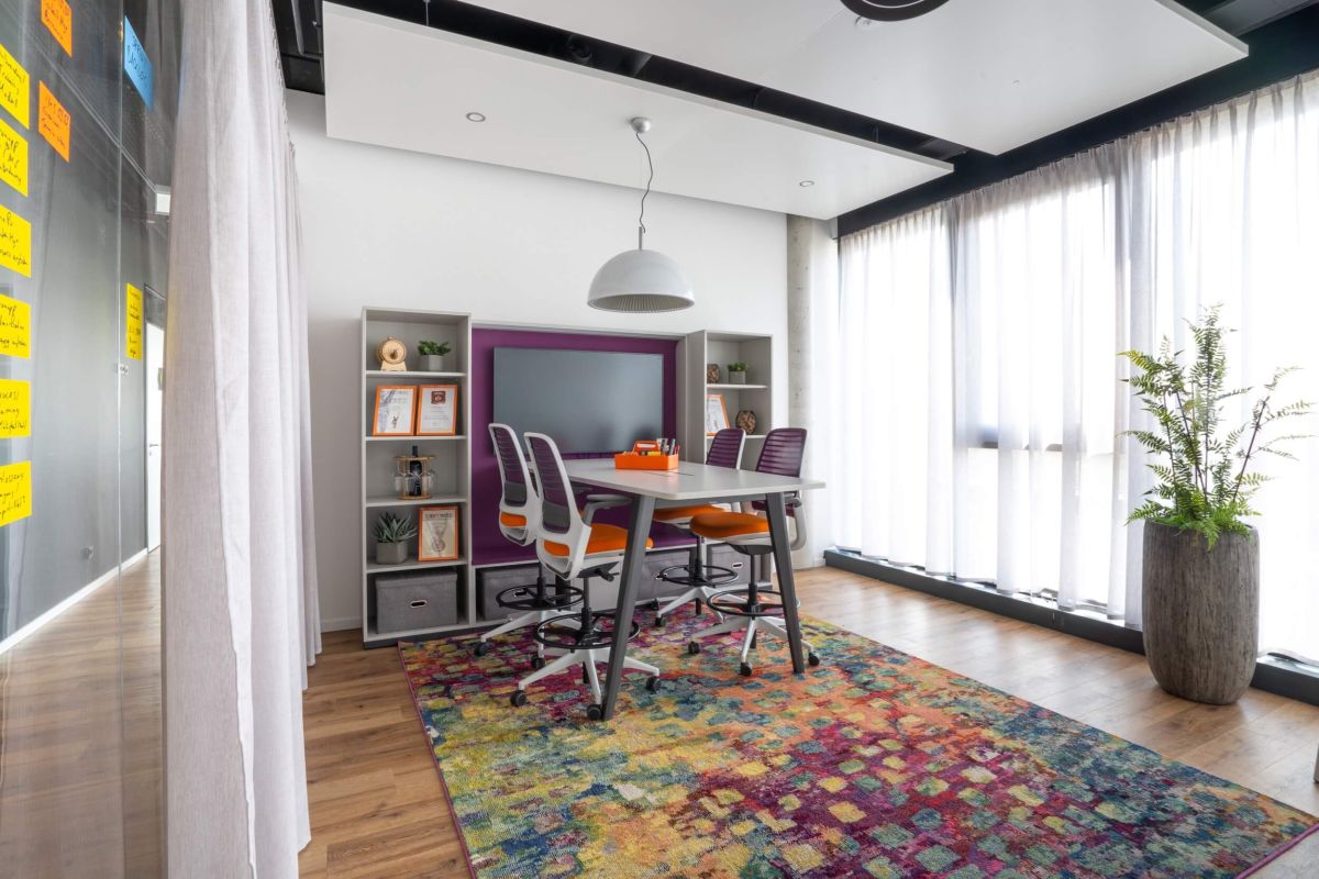 Besprechungsbereich mit Medientechnik