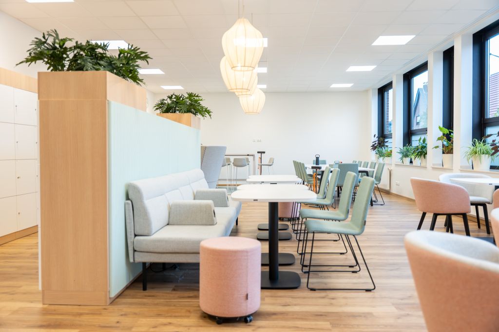 Die neue Lehrerlounge bietet Erholung, Begegnung und Gemeinschaft