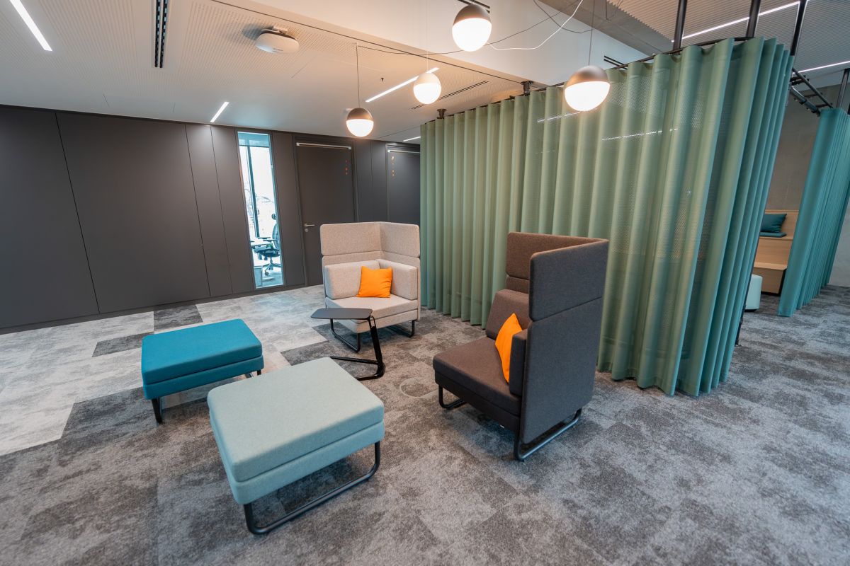 Ein Loungebereich der zum Verweilen einlädt