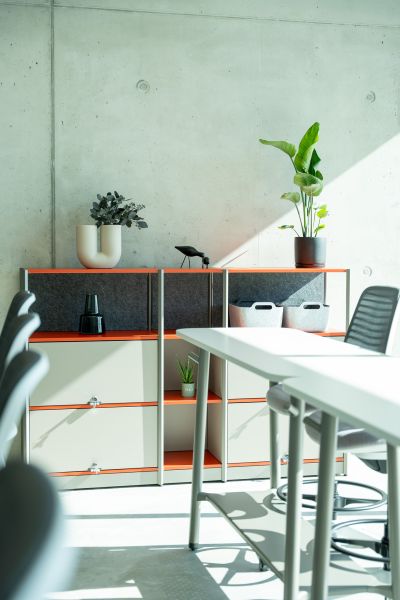 Anpassungsfähige und flexible Möblierung für den Schulungsbereich passen sich den Bedürfnissen der Teilnehmer an