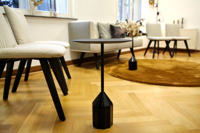 Geradliniger runder kleiner Beistelltisch